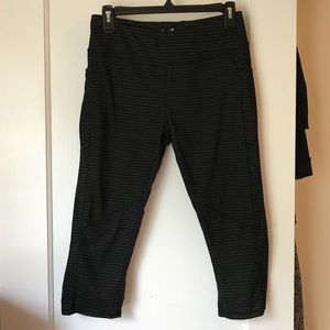Black and grey striped yoga capris leggings